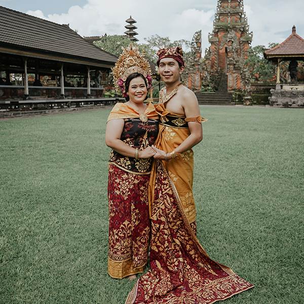 Berfoto di Pura Bali