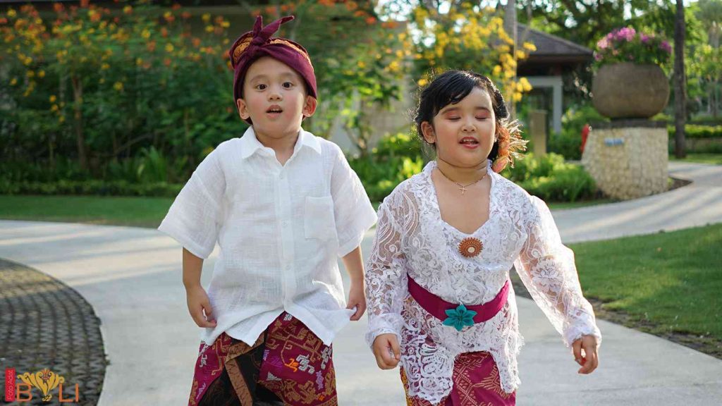 Family Ritz - Foto Adat Bali di Hotel