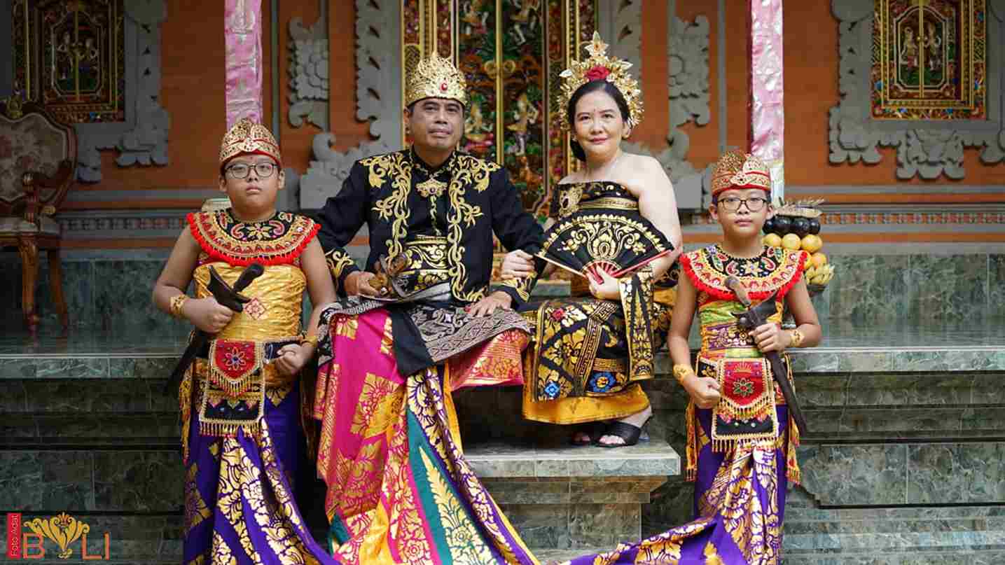 Rumah Bali - Foto Adat di Rumah Bali