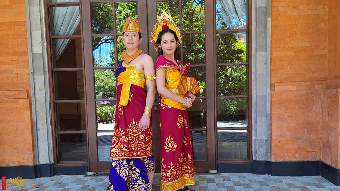 Foto Adat Bali - Di Hotel