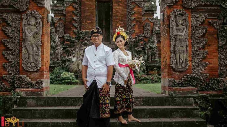Foto Adat di Bedha - Bali Foto Adat Couple