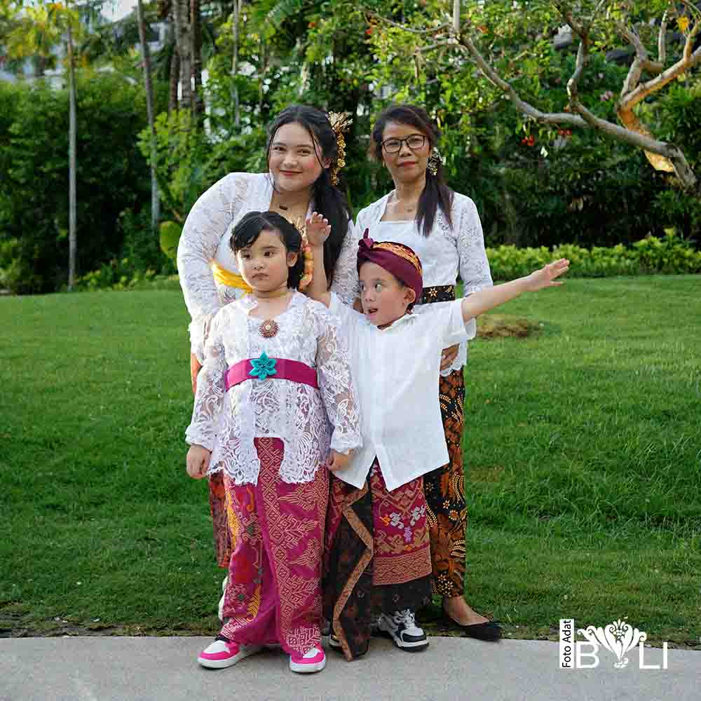 Foto Adat Bali ke Lokasi