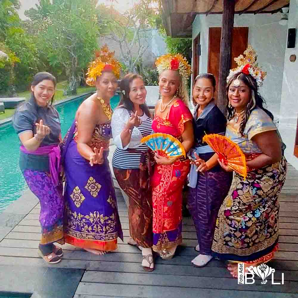 Foto Adat ke Lokasi di Bali